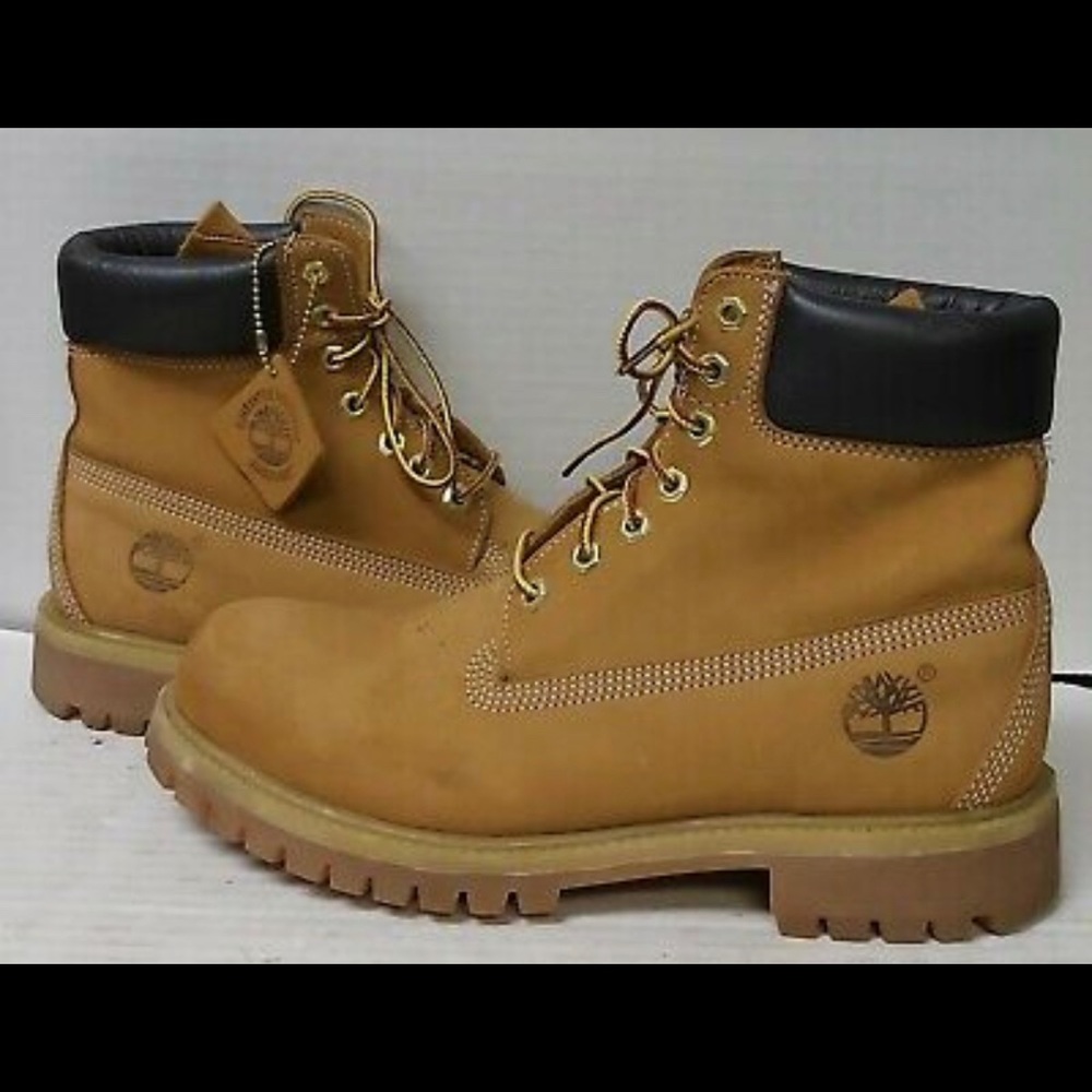 Used timberland boots slightly worn. Looks new